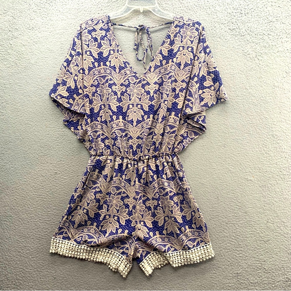 Everleigh Short Flutter Kimono Sleeve Lightweight Blue Beige Lace Trim Romper S